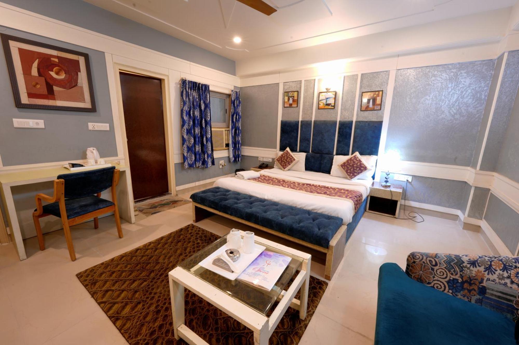 Hotel Opera New Delhi Екстериор снимка