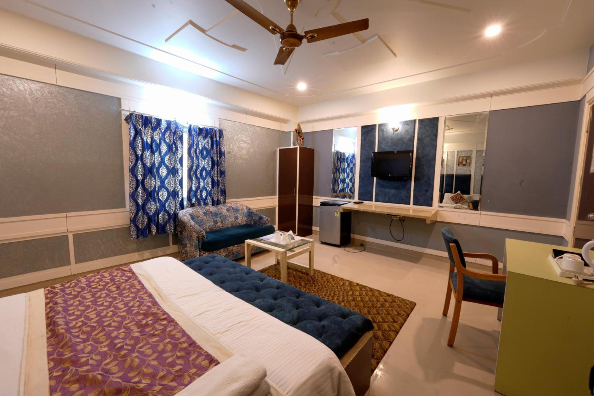 Hotel Opera New Delhi Екстериор снимка
