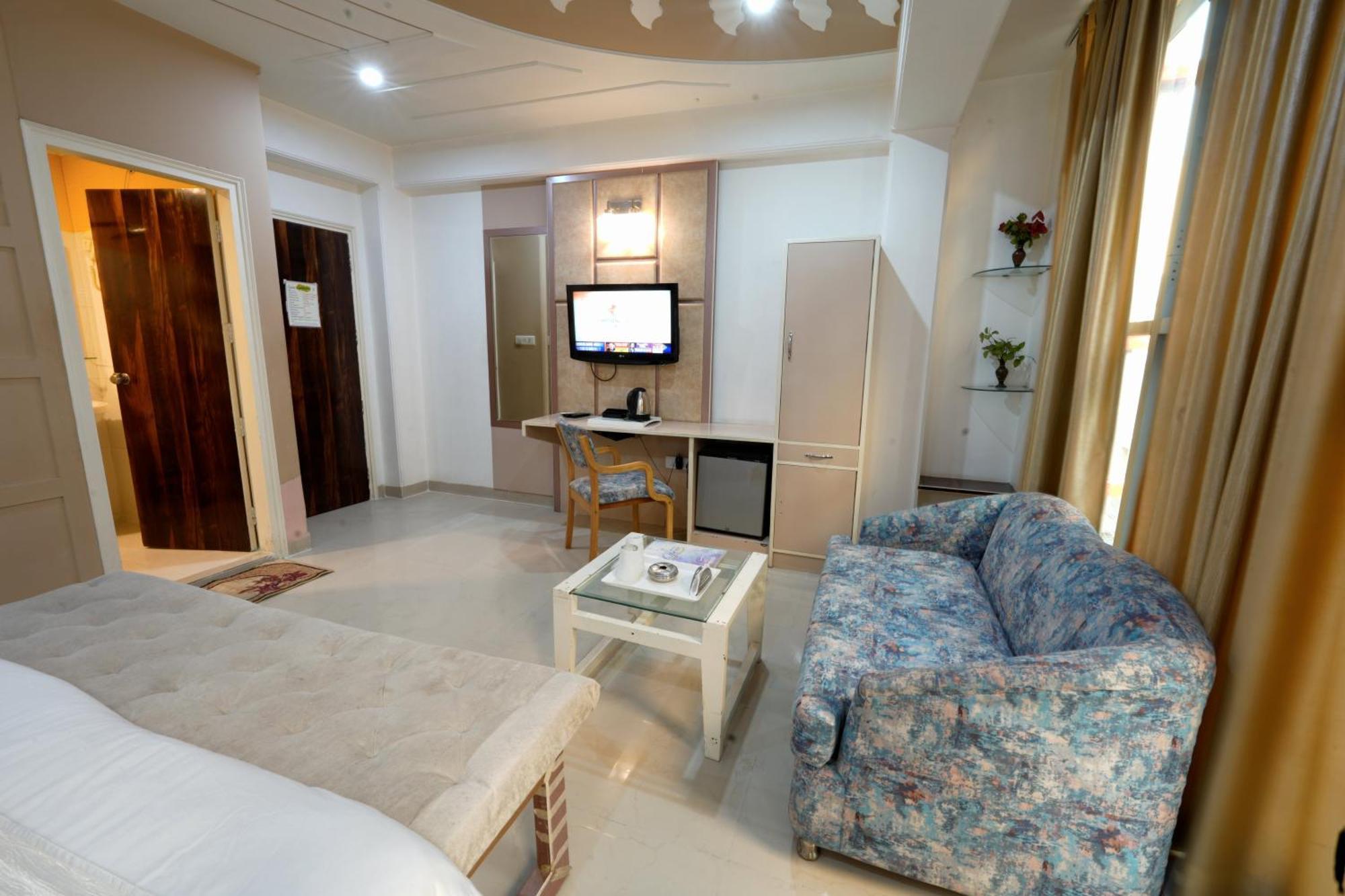 Hotel Opera New Delhi Екстериор снимка