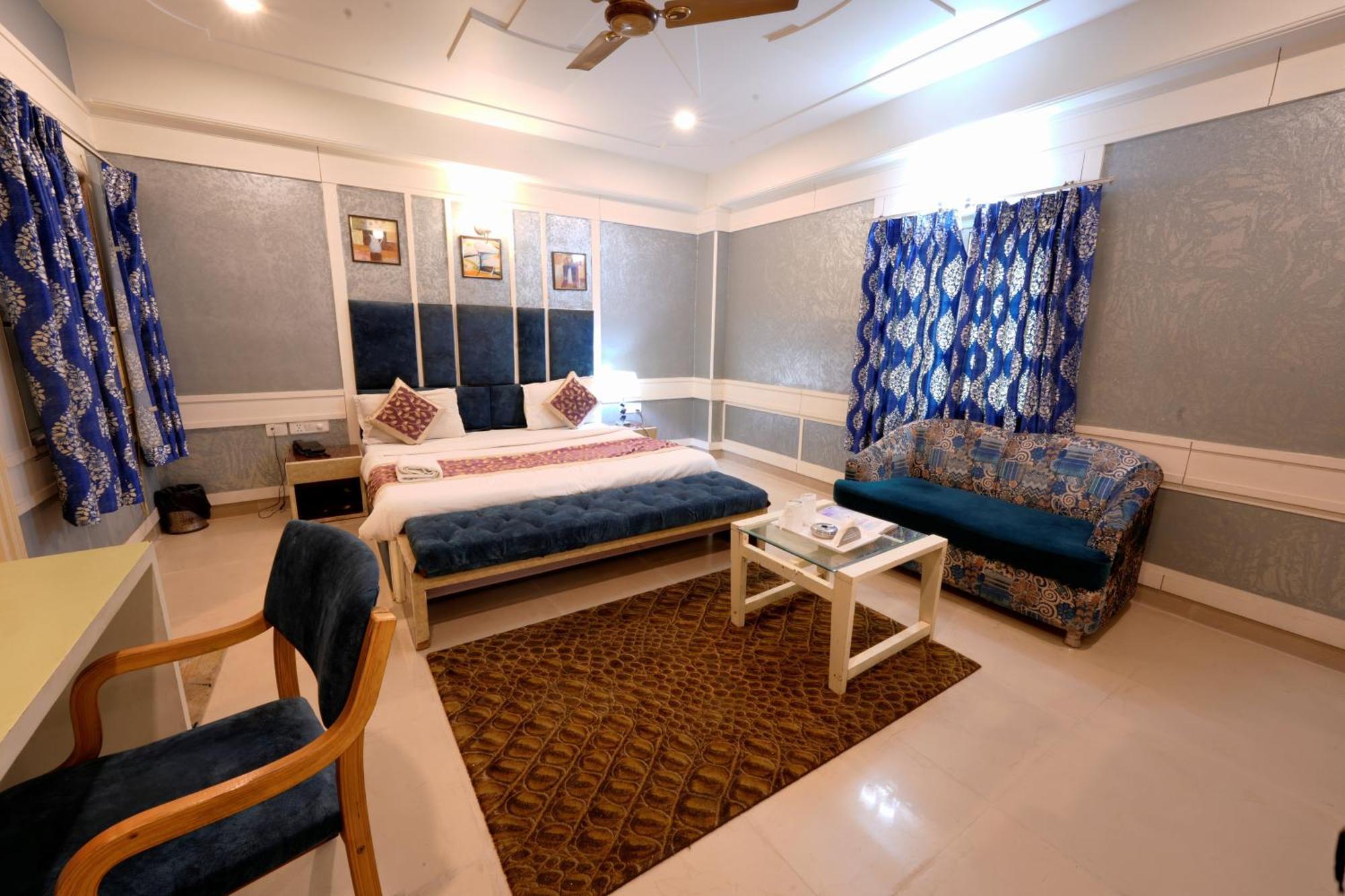 Hotel Opera New Delhi Екстериор снимка