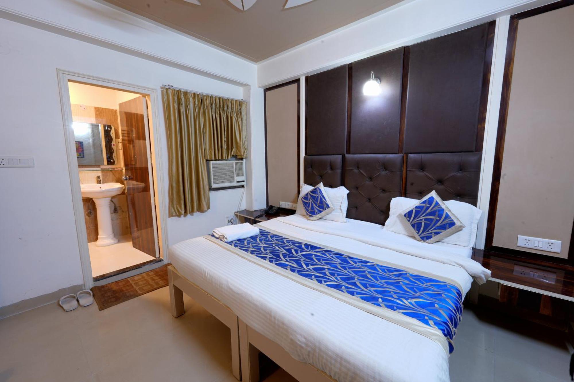 Hotel Opera New Delhi Екстериор снимка