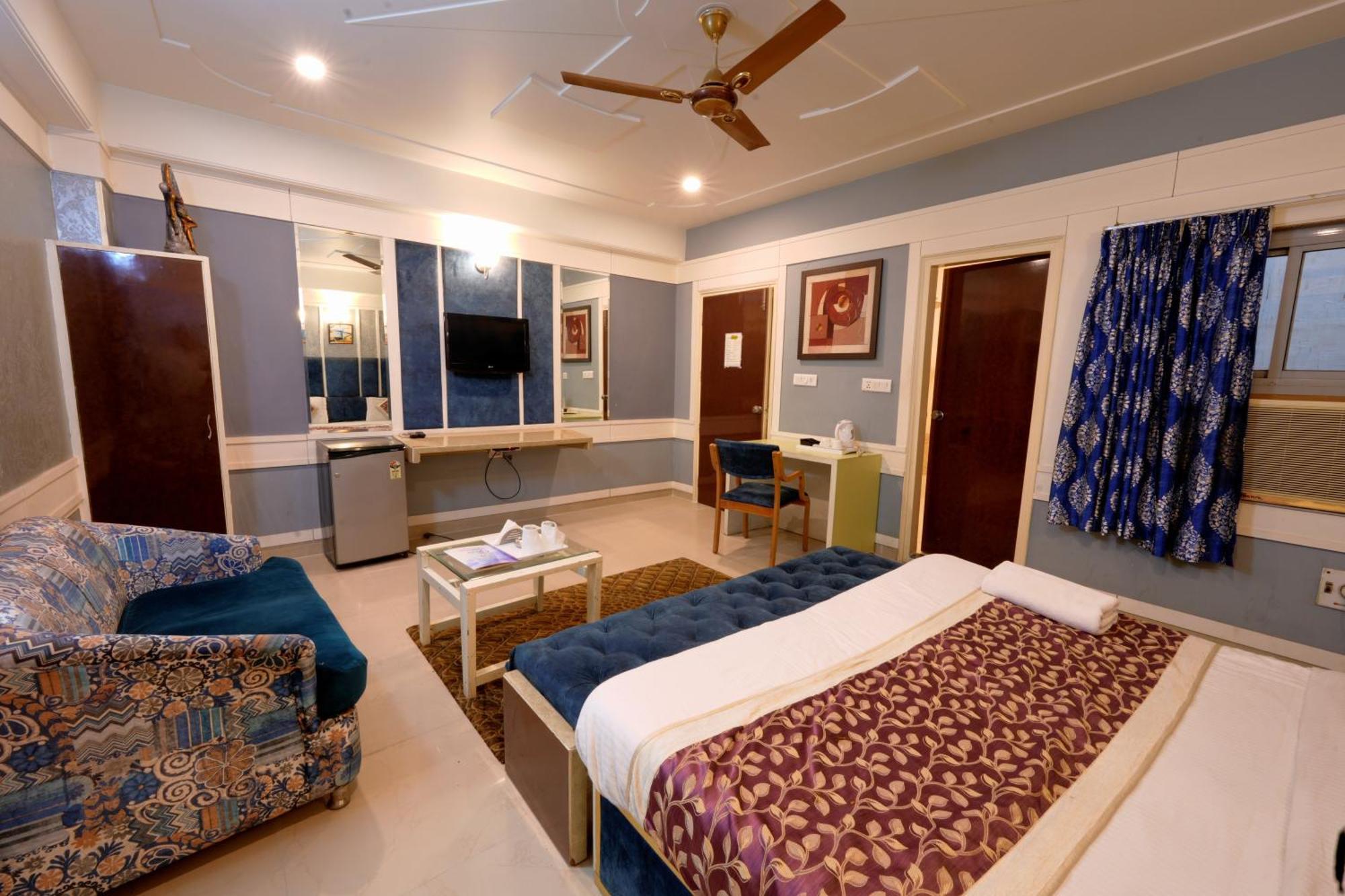 Hotel Opera New Delhi Екстериор снимка