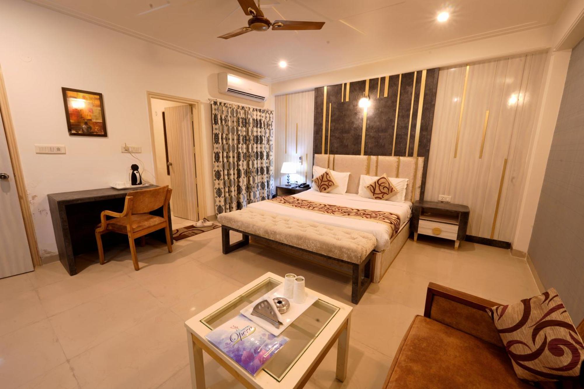 Hotel Opera New Delhi Екстериор снимка
