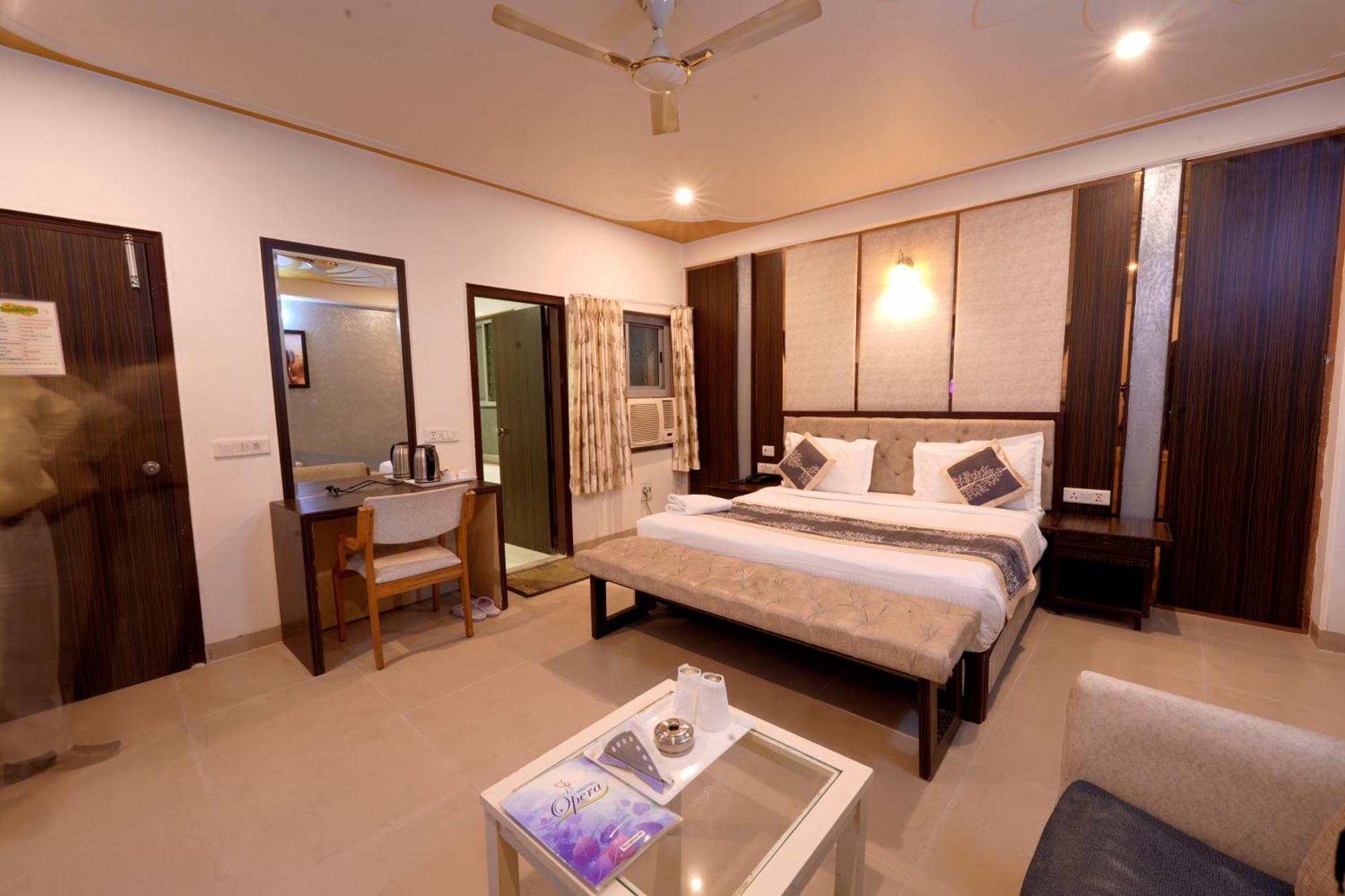 Hotel Opera New Delhi Екстериор снимка