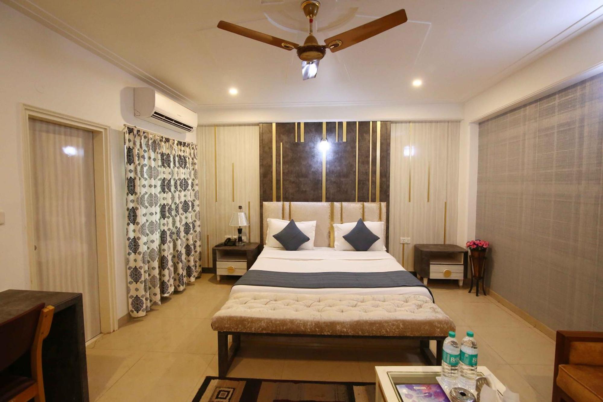 Hotel Opera New Delhi Екстериор снимка