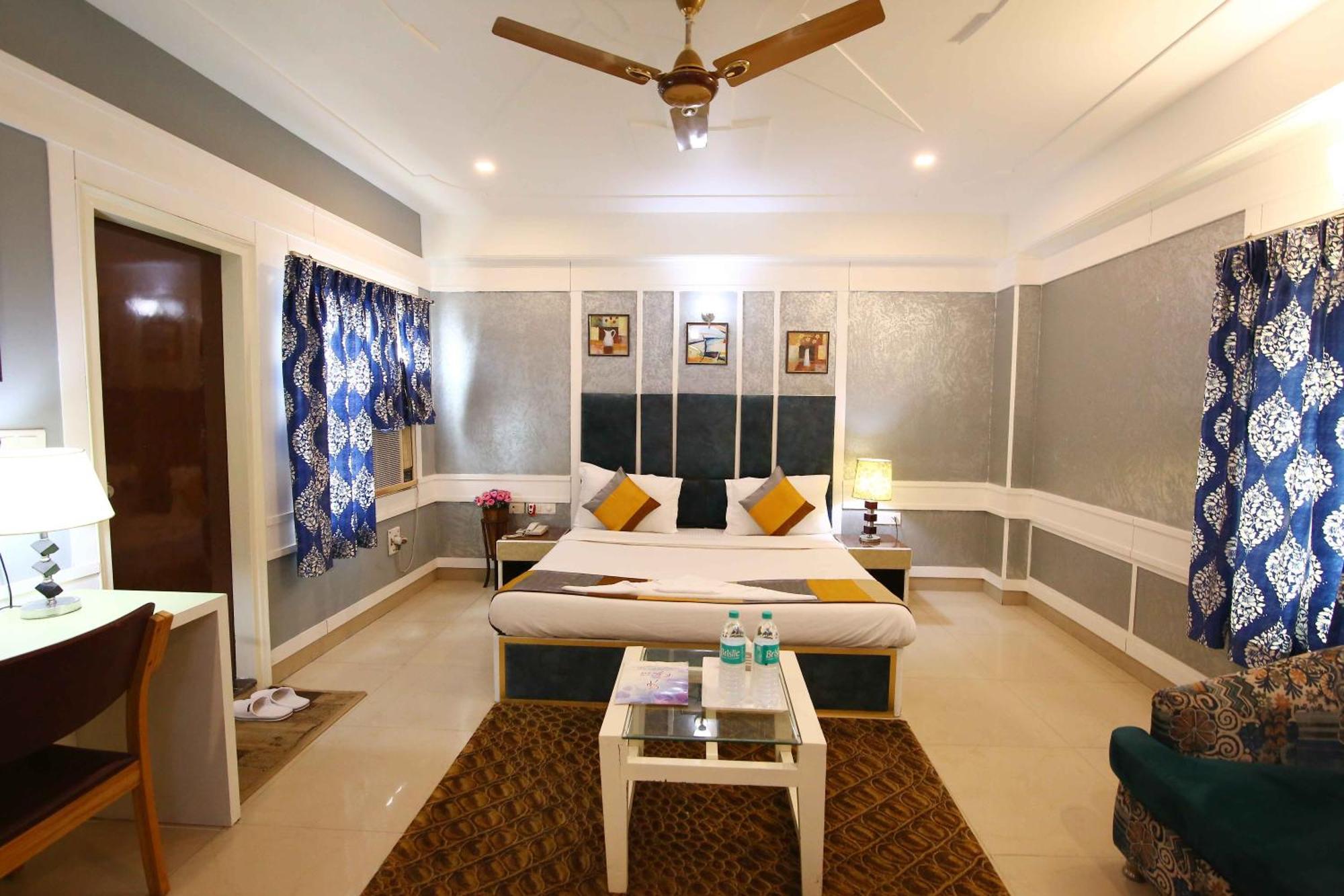 Hotel Opera New Delhi Екстериор снимка