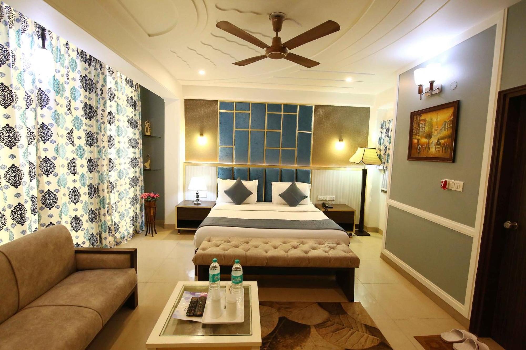 Hotel Opera New Delhi Екстериор снимка