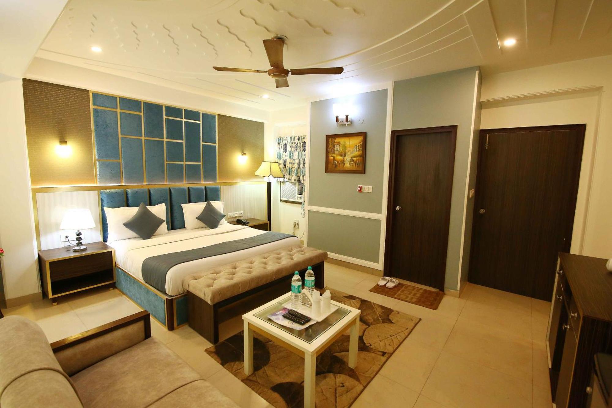 Hotel Opera New Delhi Екстериор снимка