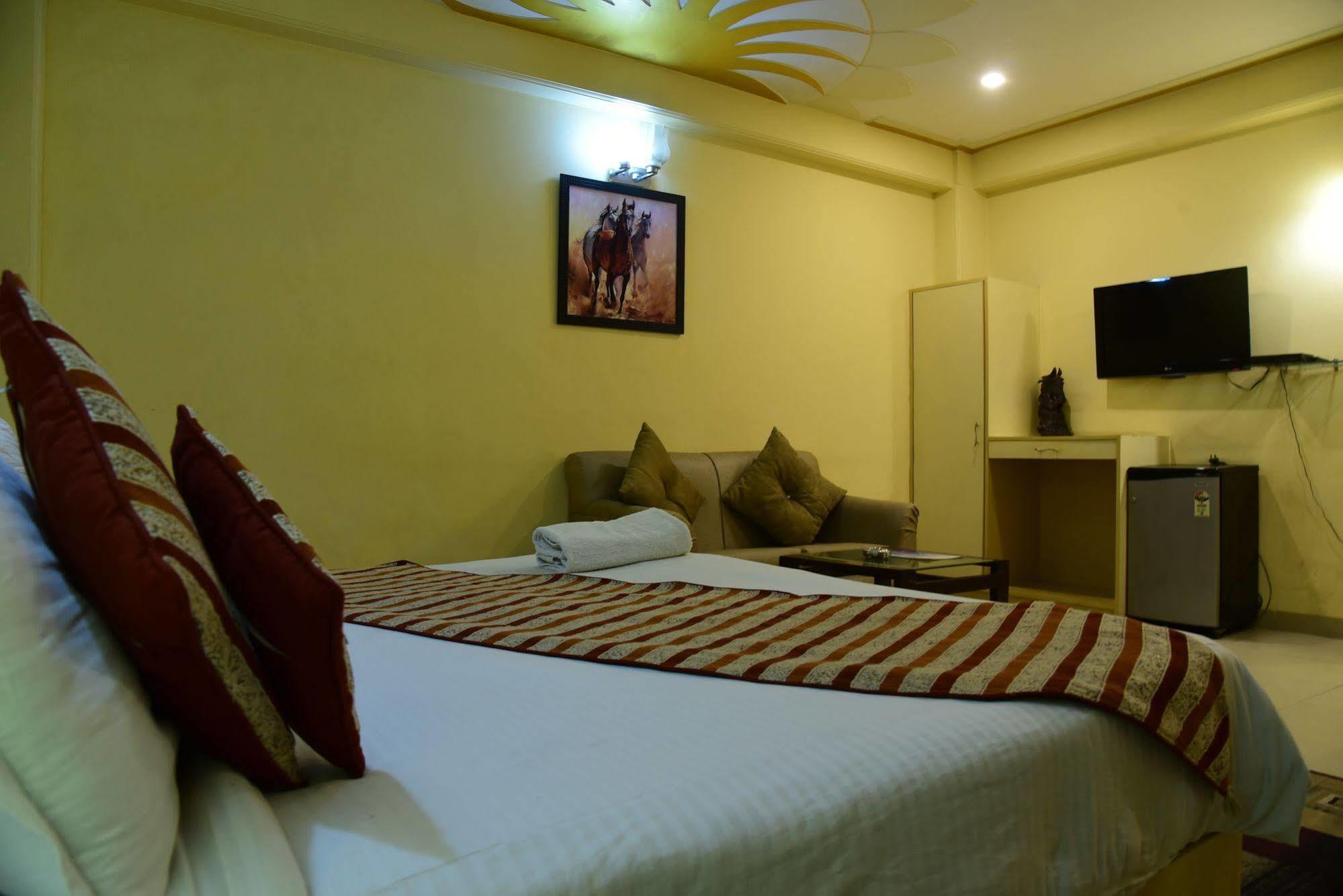 Hotel Opera New Delhi Екстериор снимка