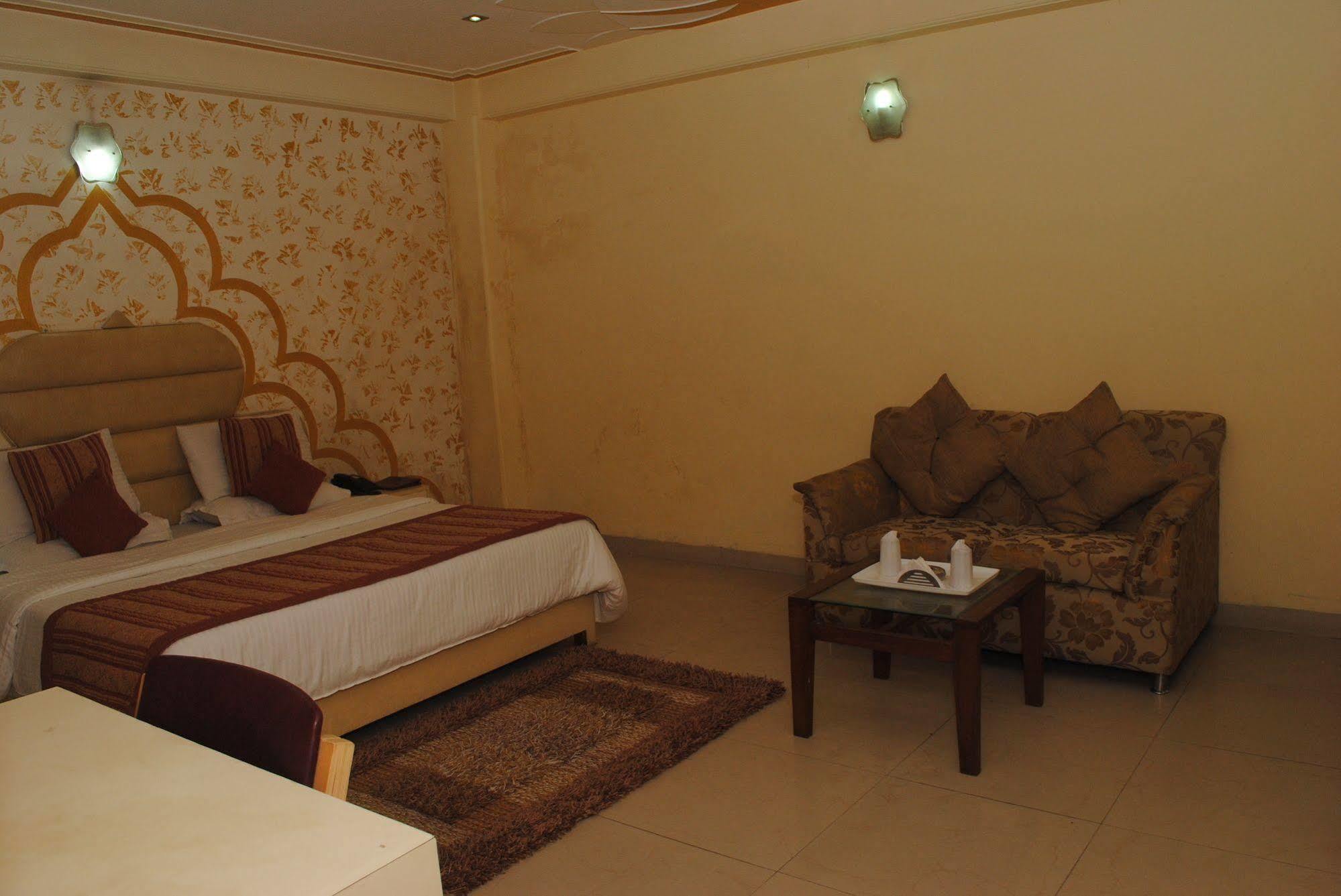 Hotel Opera New Delhi Екстериор снимка